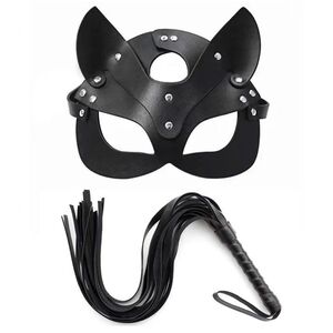 FETISH SET-MASK AND WHIP
